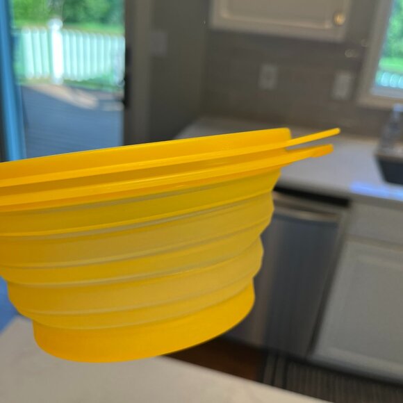 Never Used Tupperware Forget Me Not and Flat Out Lot - Picture 13 of 16